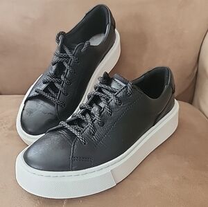 Clarks Hero Lite Lace Black Hi Shine Leather Sneaker women Size 6.5 m